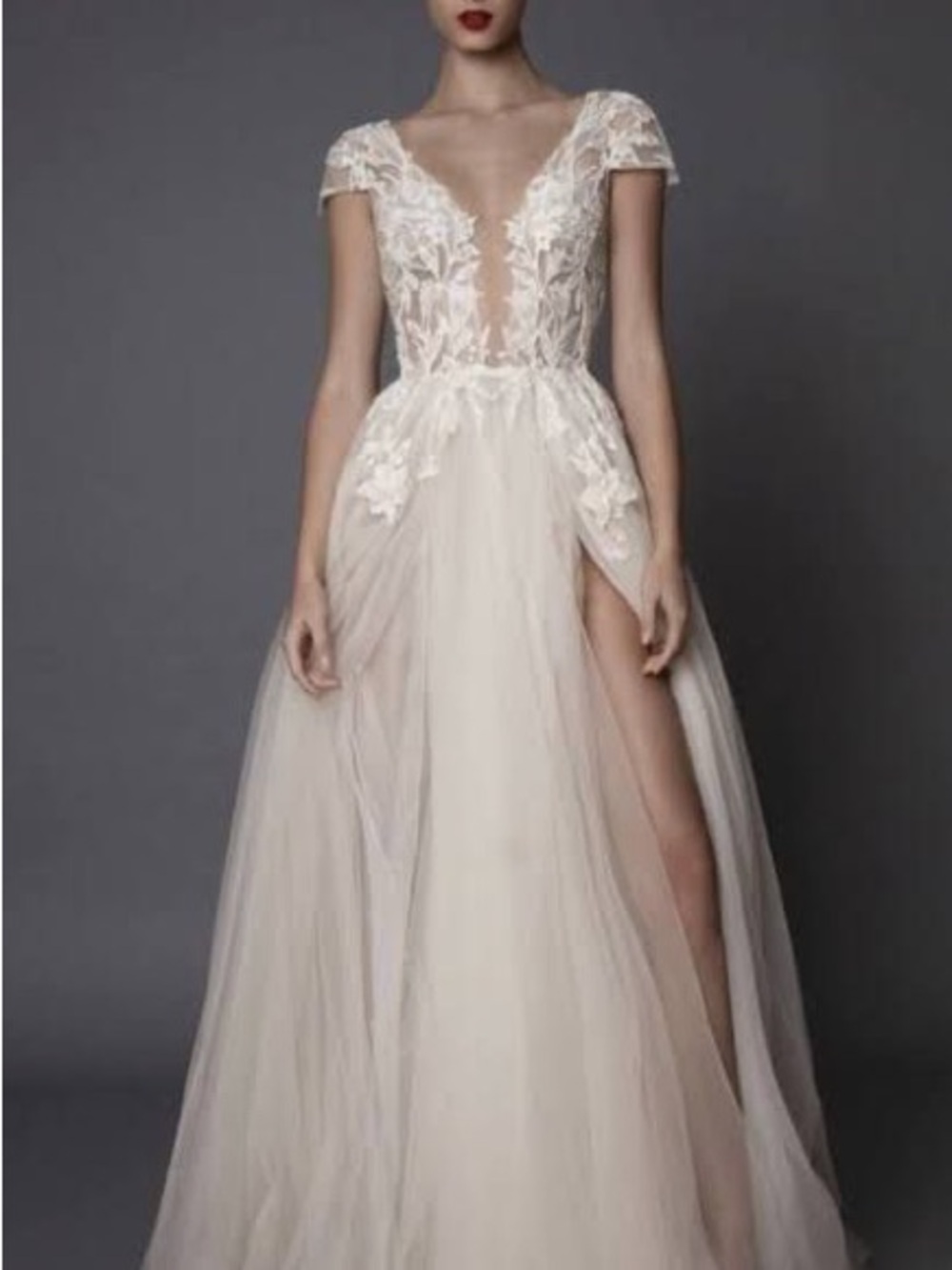 Elegant Ivory Lace Appliqué Tulle Evening Gown